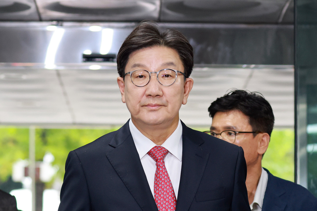 ▲윤석열 정부와 통일교 간 '정교 유착'의 발단으로 지목된 국민의힘 권성동 의원이 16일 서울 서초구 서울중앙지법에서 열린 구속 전 피의자 심문(영장실질심사)에 출석하고 있다. (연합뉴스)