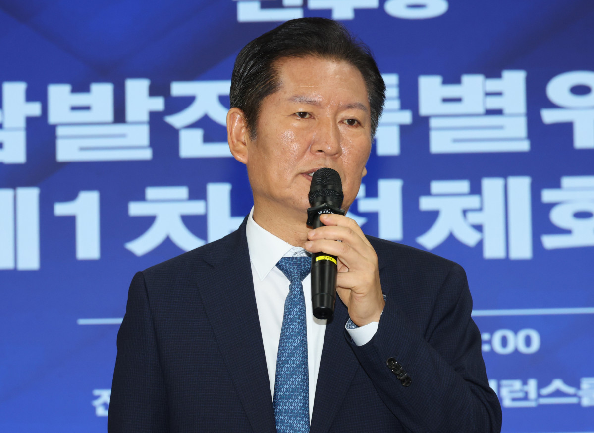 ▲16일 전북 전주 더불어민주당 전북도당에서 열린 더불어민주당 호남발전특별위원회 제1차 전체 회의에서 정청래 당 대표가 축사하고 있다. (사진=연합뉴스)