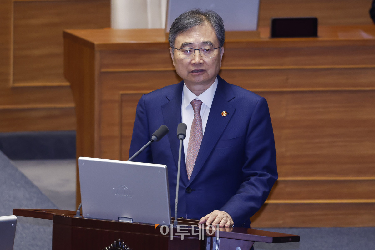 ▲조현 외교부 장관이 16일 서울 여의도 국회 본회의에서 열린 외교·통일·안보 분야 대정부질문에서 의원 질의에 답하고 있다. 조현호 기자 hyunho@