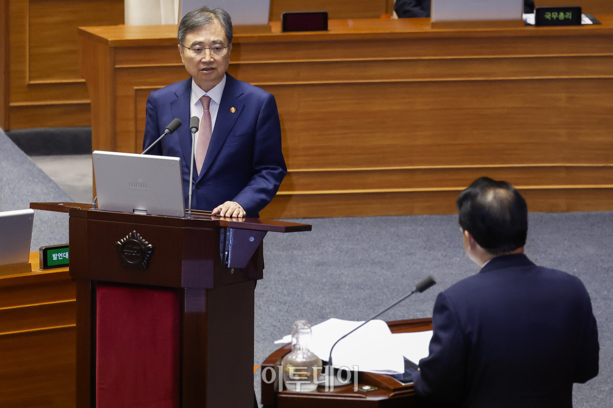 ▲조현 외교부 장관이 16일 서울 여의도 국회 본회의에서 열린 외교·통일·안보 분야 대정부질문에서 의원 질의에 답하고 있다. 조현호 기자 hyunho@