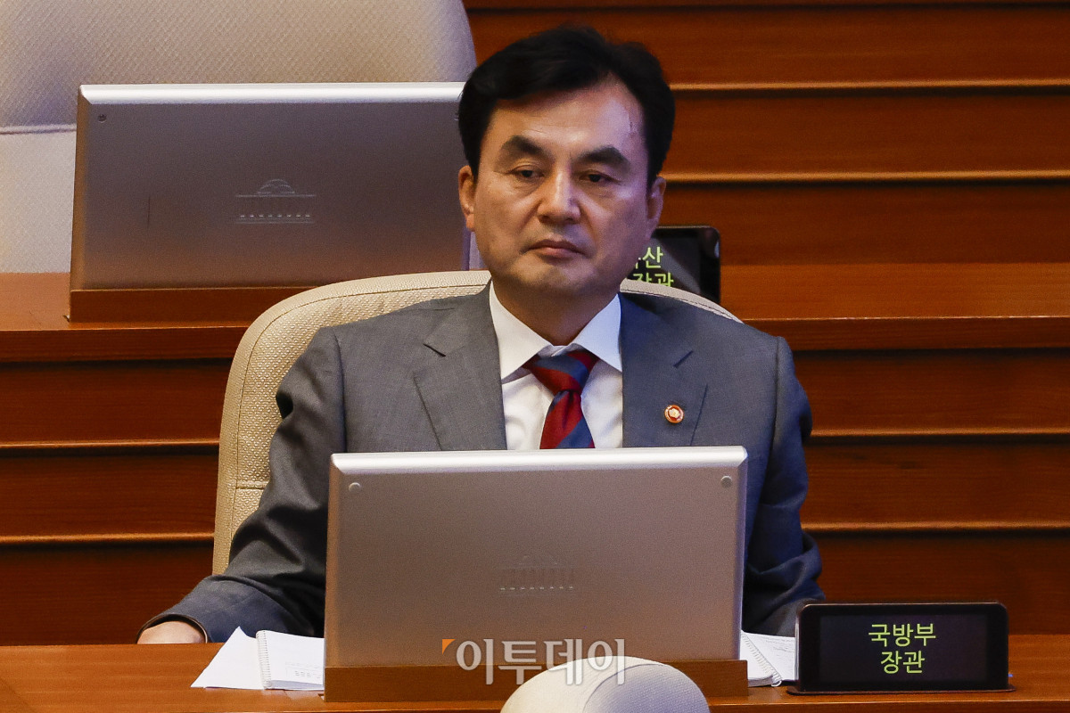 ▲안규백 국방부 장관이 16일 서울 여의도 국회 본회의에서 열린 외교·통일·안보 분야 대정부질문에 참석해 있다. 조현호 기자 hyunho@