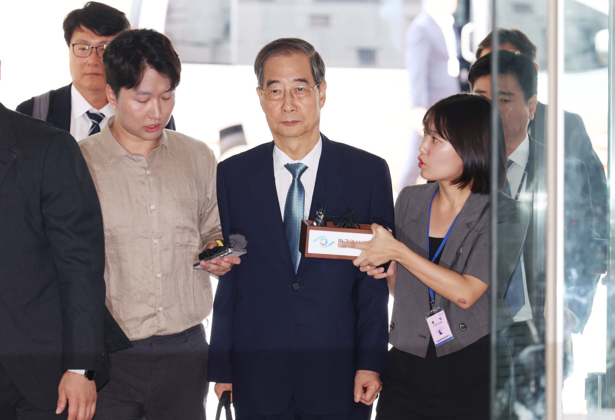 ▲내란 방조 및 위증 등 혐의를 받는 한덕수 전 국무총리가 27일 서울 서초구 서울중앙지방법원에서 열린 구속 전 피의자 심문(영장실질심사)에 출석하고 있다. 신태현 기자 holjjak@