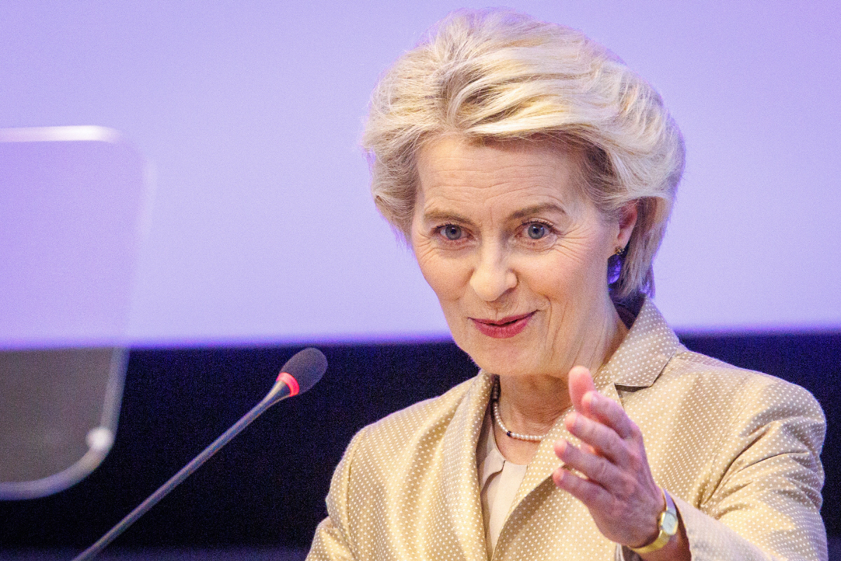 ▲우르줄라 폰데어라이엔 유럽연합(EU) 집행위원장이 지난달 16일(현지시간) EU 집행위원회 콘퍼런스에서 연설하고 있다. 브뤼셀/EPA연합뉴스