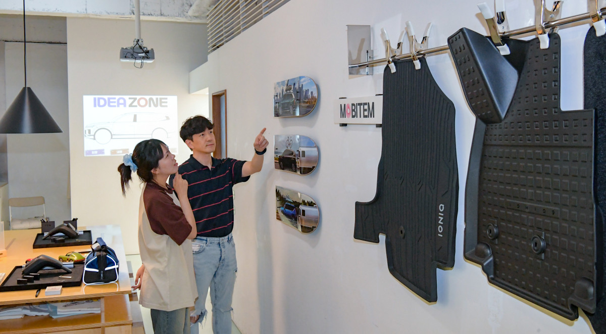 ▲현대모비스가 19일부터 사흘간 서울 강남에 위치한 차량 특화 전시 카페 'EREVO'에서 차량 용품 전시회를 개최한다.  (사진=현대모비스 )