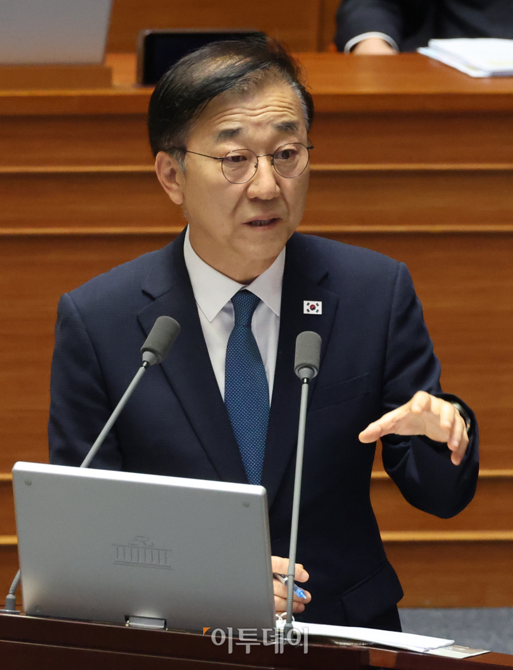 ▲김윤덕 국토교통부 장관이 17일 서울 여의도 국회 본회의에서 열린 경제 분야 대정부질문에서 의원 질의에 답하고 있다. 고이란 기자 photoeran@