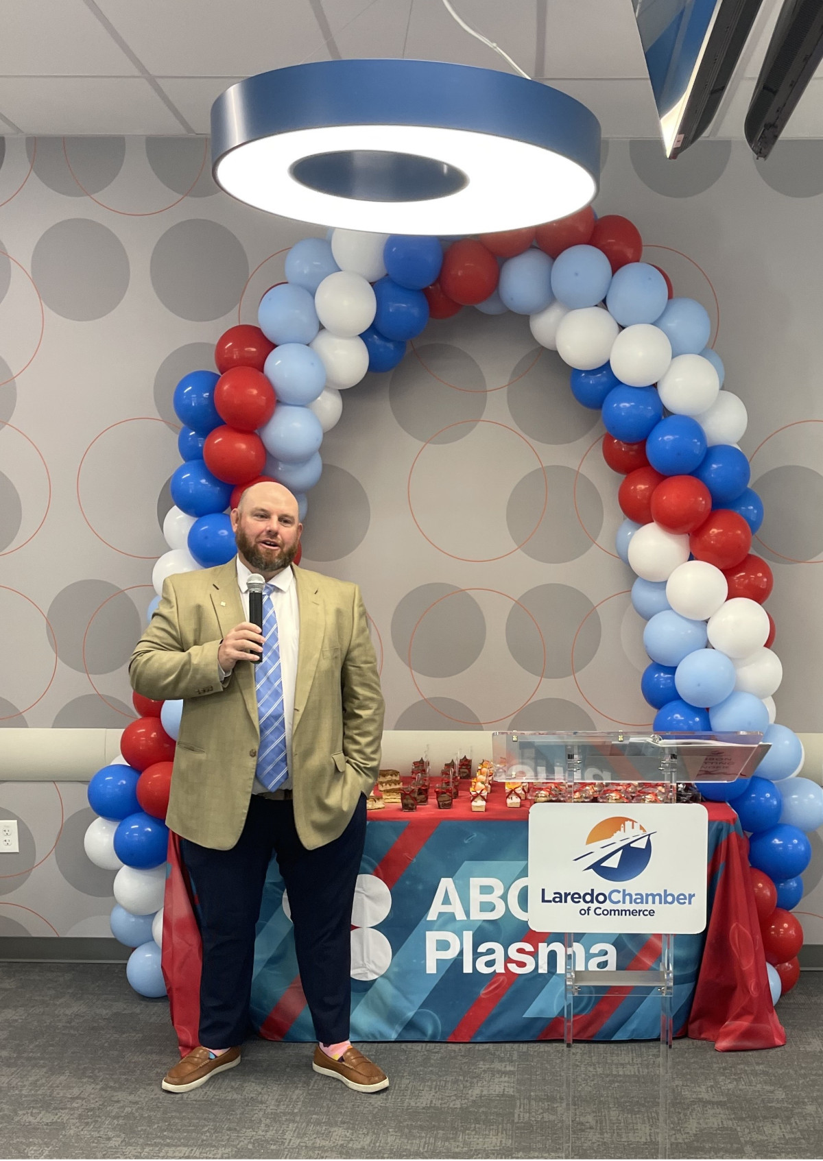 ▲로버트 그룸(Robert Groom) ABO플라즈마 CEO가 16일(현지시간) GC녹십자 라레도 혈장센터 개소식에서 축사를 하고 있다. (사진제공=GC녹십자)