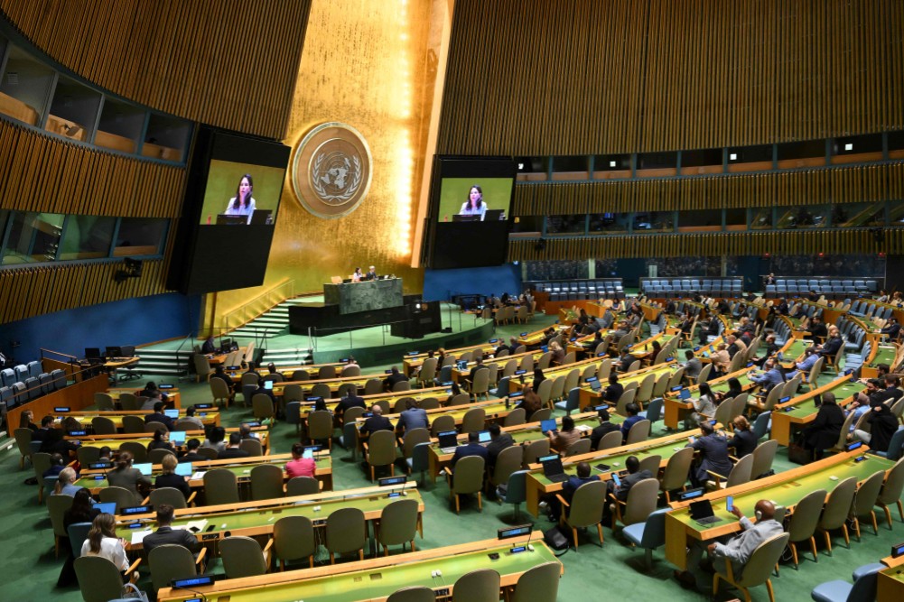 ▲미국 뉴욕 유엔본부의 유엔총회장에서 12일(현지시간) 아날레나 베어버크 유엔총회 의장이 연설하고 있다.  (뉴욕/AFP연합뉴스 )