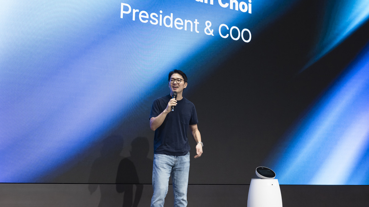 ▲최성환 SK네트웍스 사업총괄 사장이 17 서울시 광진구 워커힐 호텔에서 열린 ‘SK네트웍스 AI WAVE 2025’에서 기조연설을 하고 있다. (사진제공=SK네트웍스)