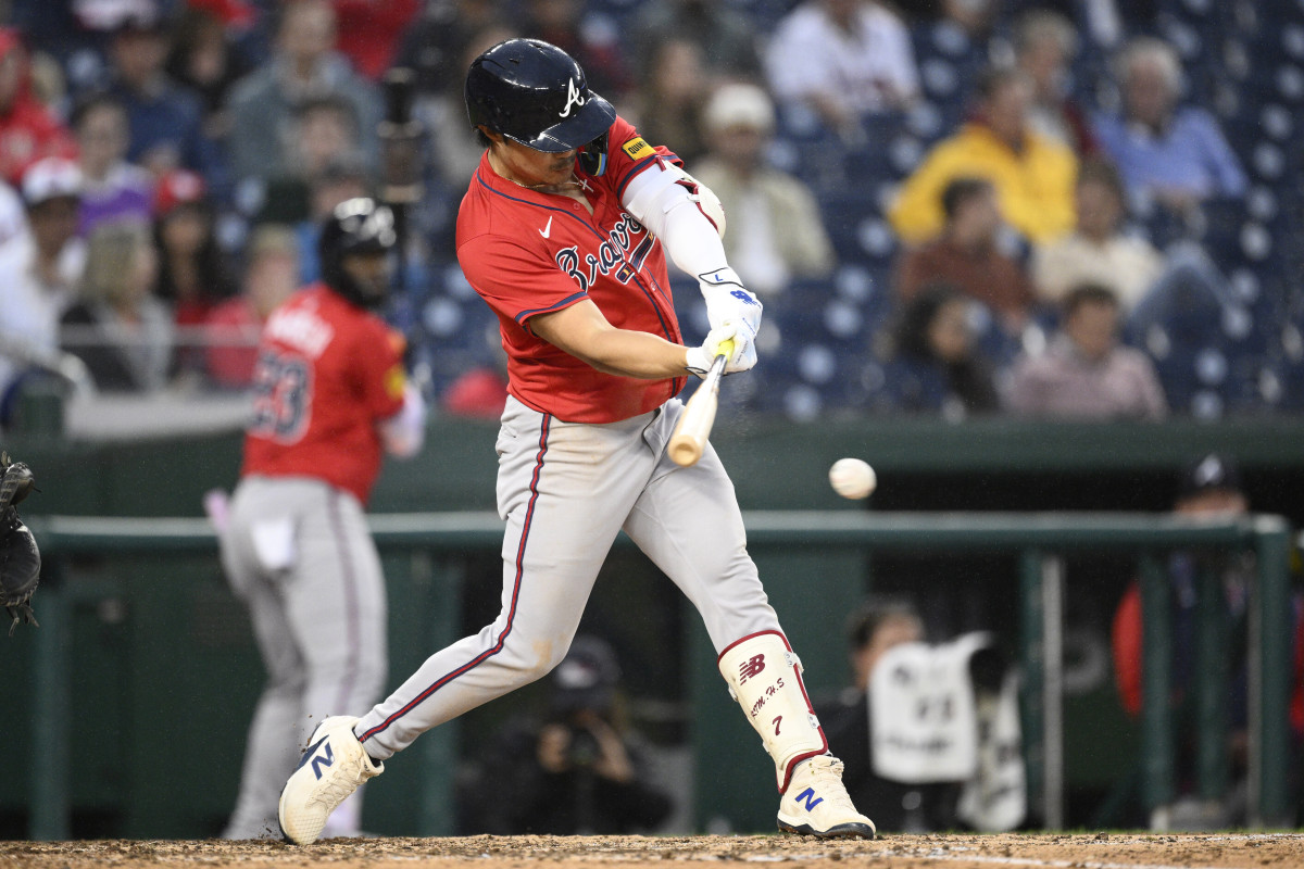 ▲김하성이 워싱턴 내셔널스와의 경기에서 방망이를 휘둘러 공을 치고 있다. (AP/연합뉴스)