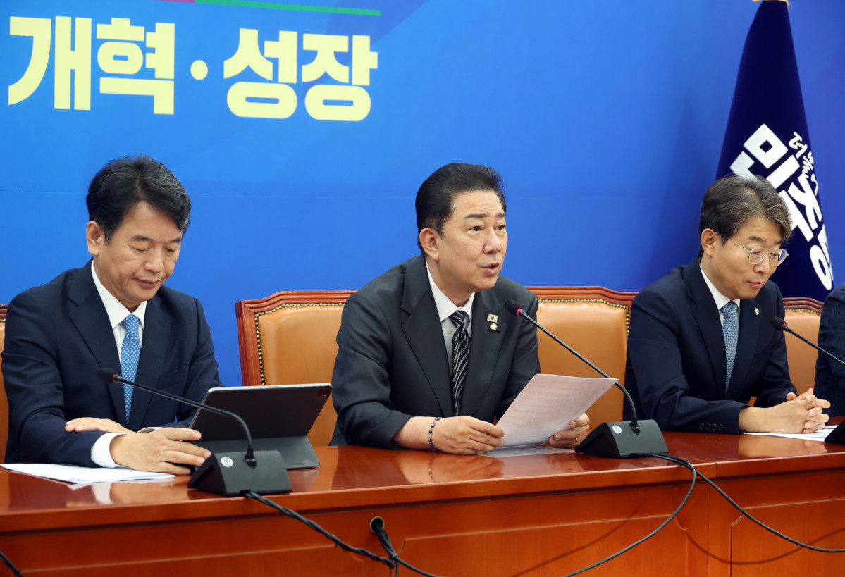 ▲김병기 더불어민주당 원내대표가 18일 서울 여의도 국회에서 열린 정책조정회의에서 발언하고 있다. (사진=뉴시스)