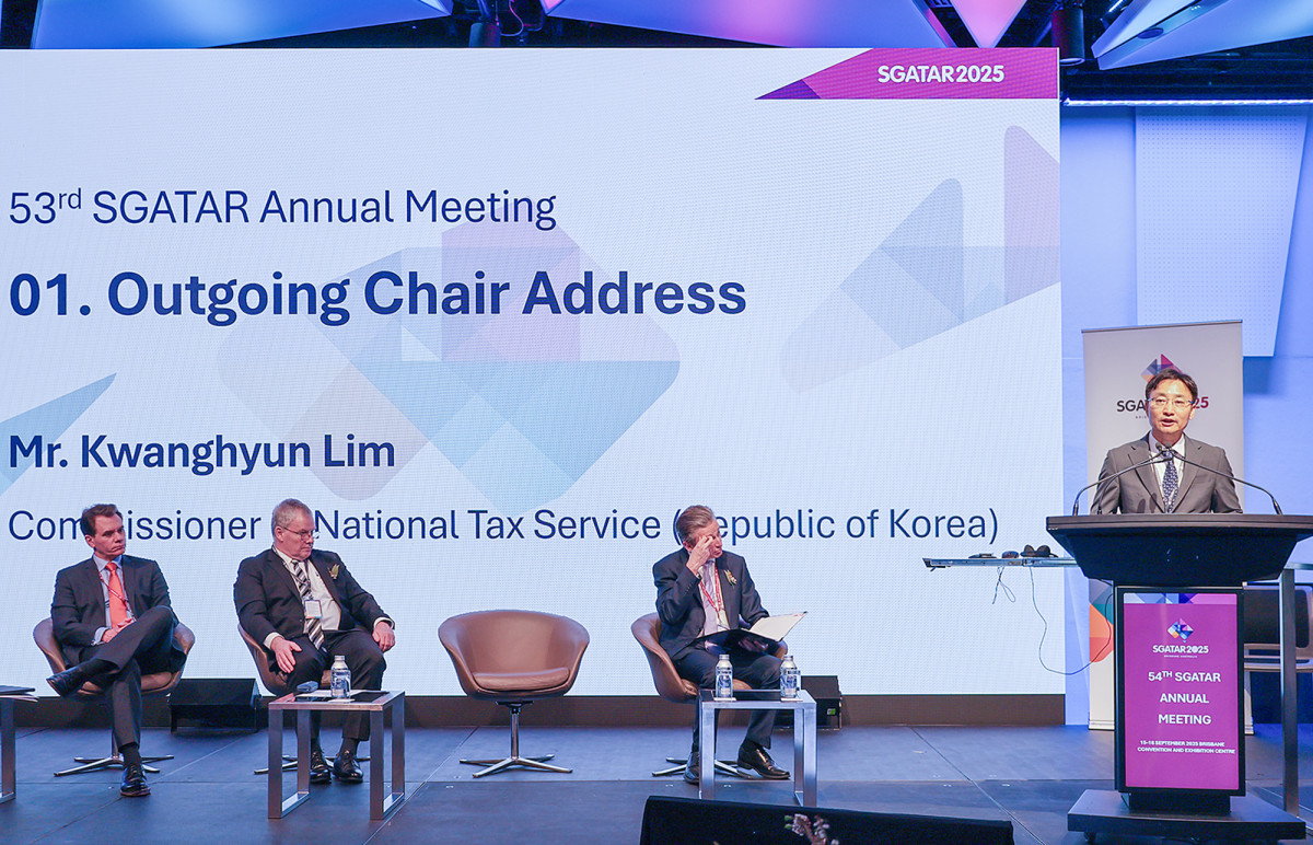 ▲임광현 국세청장이 16~18일 호주 브리즈번에서 열린 '제54차 아시아·태평양 국세청장회의(SGATAR)'에 참석해 전임 의장으로서 개회사를 하고 있다. (사진제공=국세청)