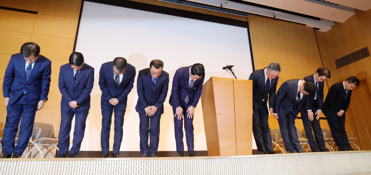 ▲조좌진 롯데카드 대표이사 사장 등이 18일 서울 중구 부영태평빌딩에서 사이버 침해 사고에 대한 대고객 사과를 하고 있다. (사진=뉴시스)