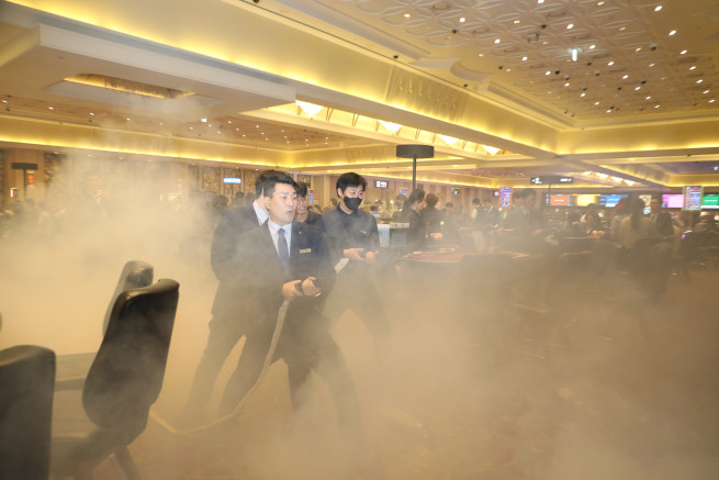 ▲지진, 화재상황을 가정해 실전처럼 진행된 복합재난 훈련 (사진제공 = 강원랜드)