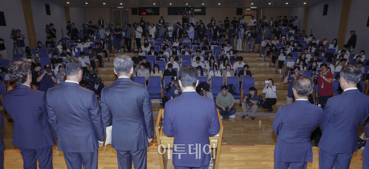 ▲조좌진 롯데카드 대표이사가 18일 서울 중구 부영태평빌딩에서 사이버 침해 사고에 대한 사과를 하고 있다. 조현호 기자 hyunho@