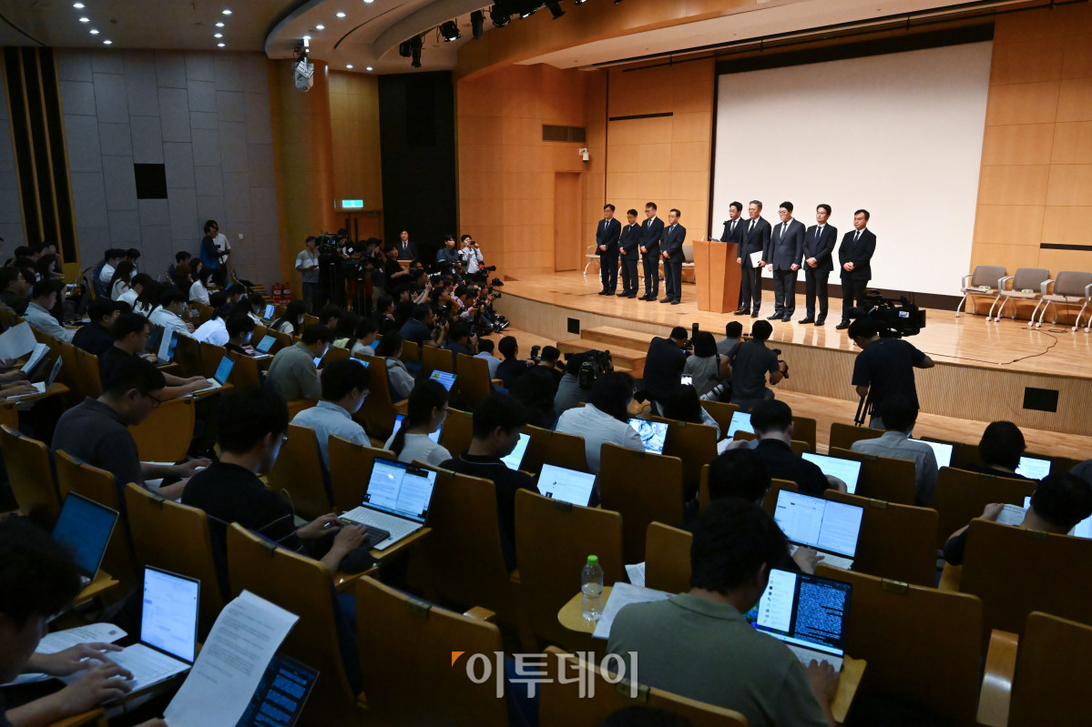 ▲조좌진 롯데카드 대표이사가 18일 서울 중구 부영태평빌딩에서 사이버 침해 사고에 대한 대고객 사과를 하고 있다. 조현호 기자 hyunho@