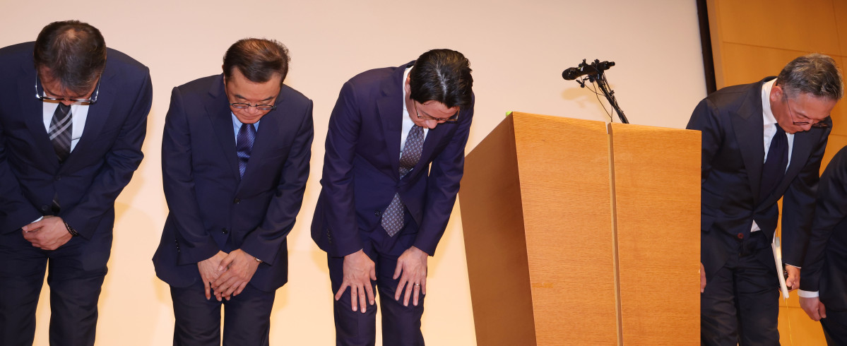 ▲조좌진 롯데카드 대표이사 사장 등이 18일 서울 중구 부영태평빌딩에서 사이버 침해 사고에 대한 대고객 사과를 하고 있다. (사진=뉴시스)