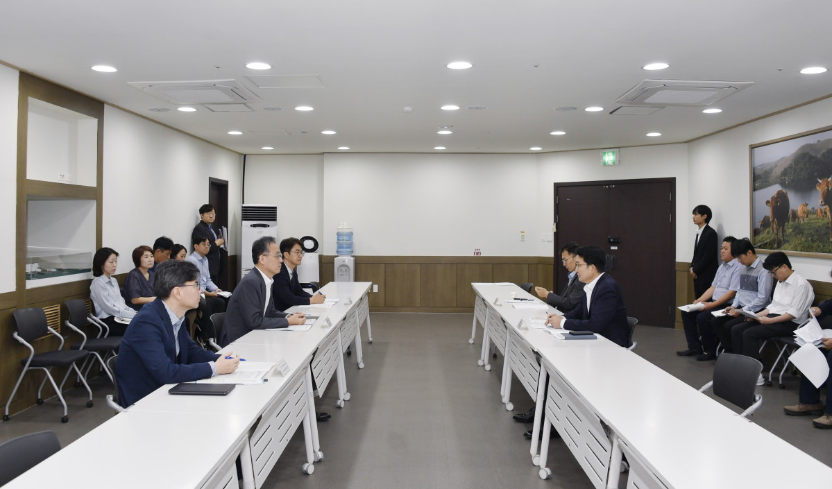 ▲이형일 기획재정부 차관이 9월 19일 오전 충북 음성군 소재 음성 축산물 공판장을 방문, '제58차 물가관계차관회의'를 주재, 모두발언을 하고 있다. (기획재정부)