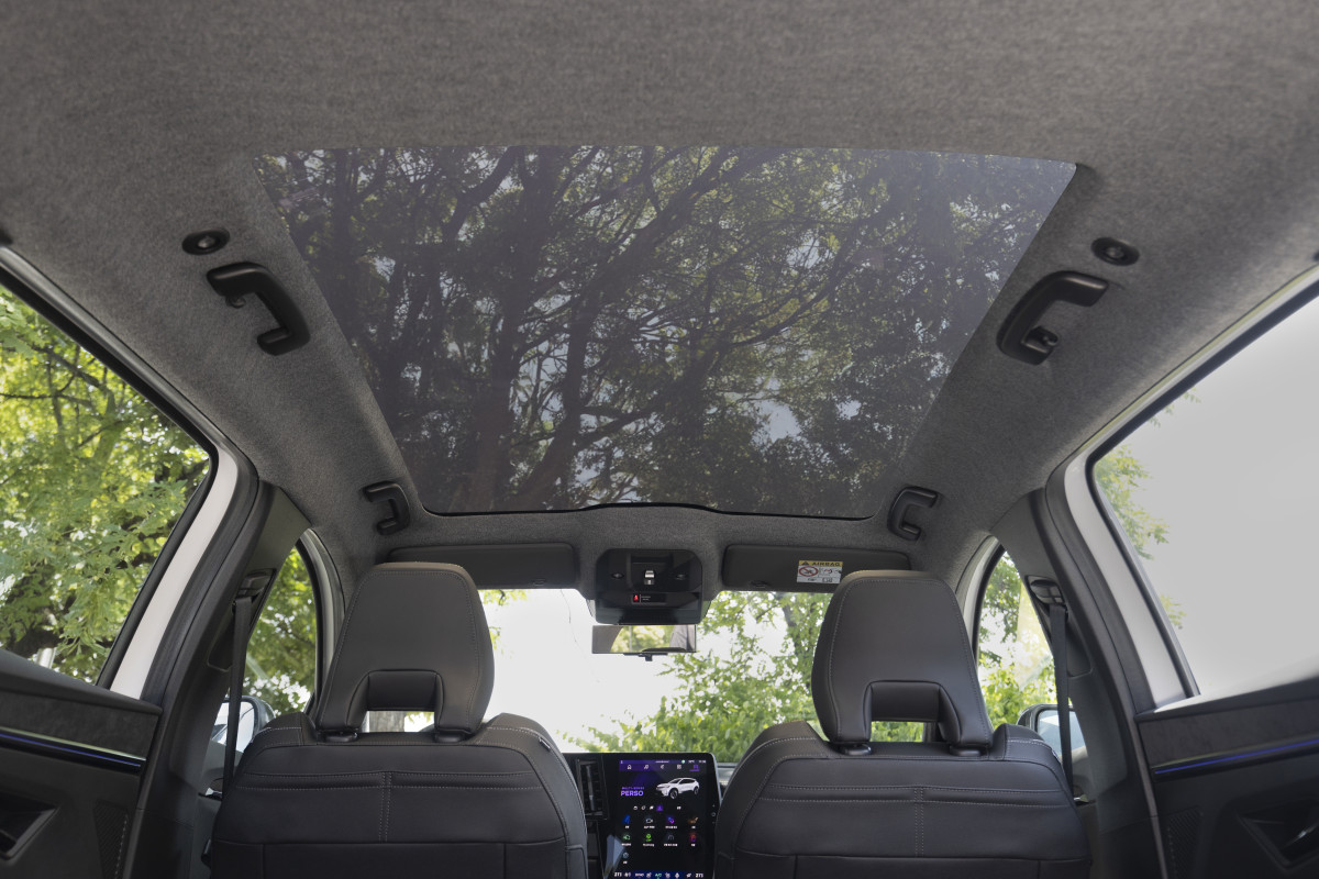 ▲세닉 내부 솔라베이 파노라믹 선루프. (사진=르노코리아)