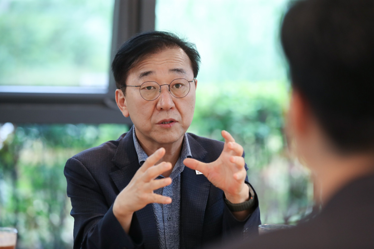 ▲김윤덕 국토교통부 장관이 19일 경기 성남시 위례 신도시 민간참여 공공주택사업 단지인 위례 자이더시티를 방문해 발언하고 있다. (사진제공=국토교통부)