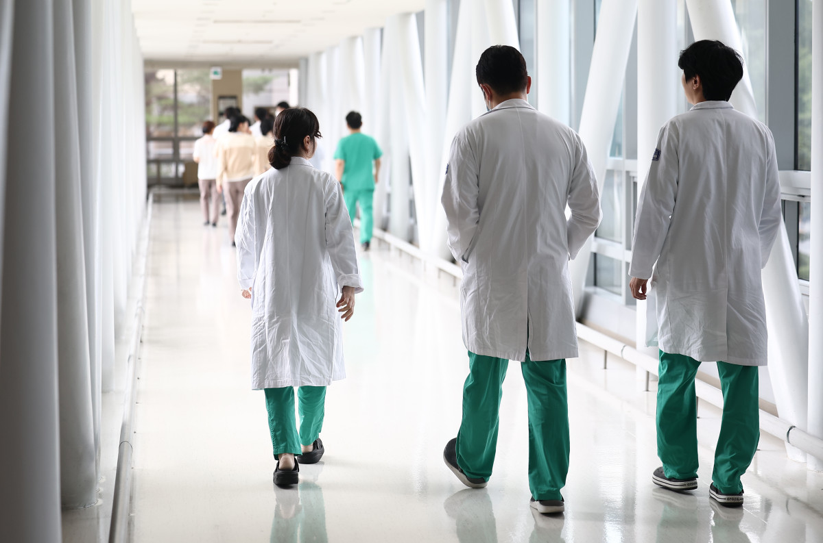 ▲서울 시내 한 대형병원에서 의료진이 이동하고 있다. (연합뉴스)