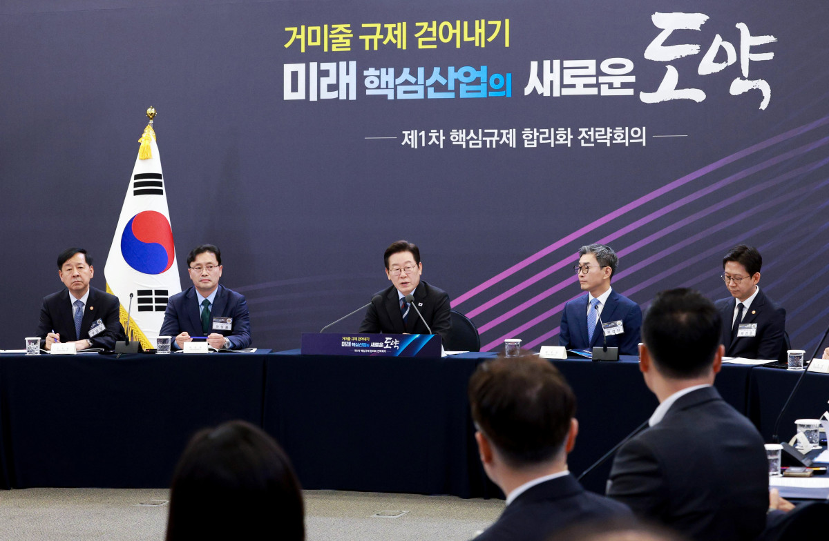 ▲이재명 대통령이 15일 서울 성북구 한국과학기술연구원(KIST)에서 열린 제1차 핵심규제 합리화 전략회의에서 발언하고 있다. (연합뉴스)