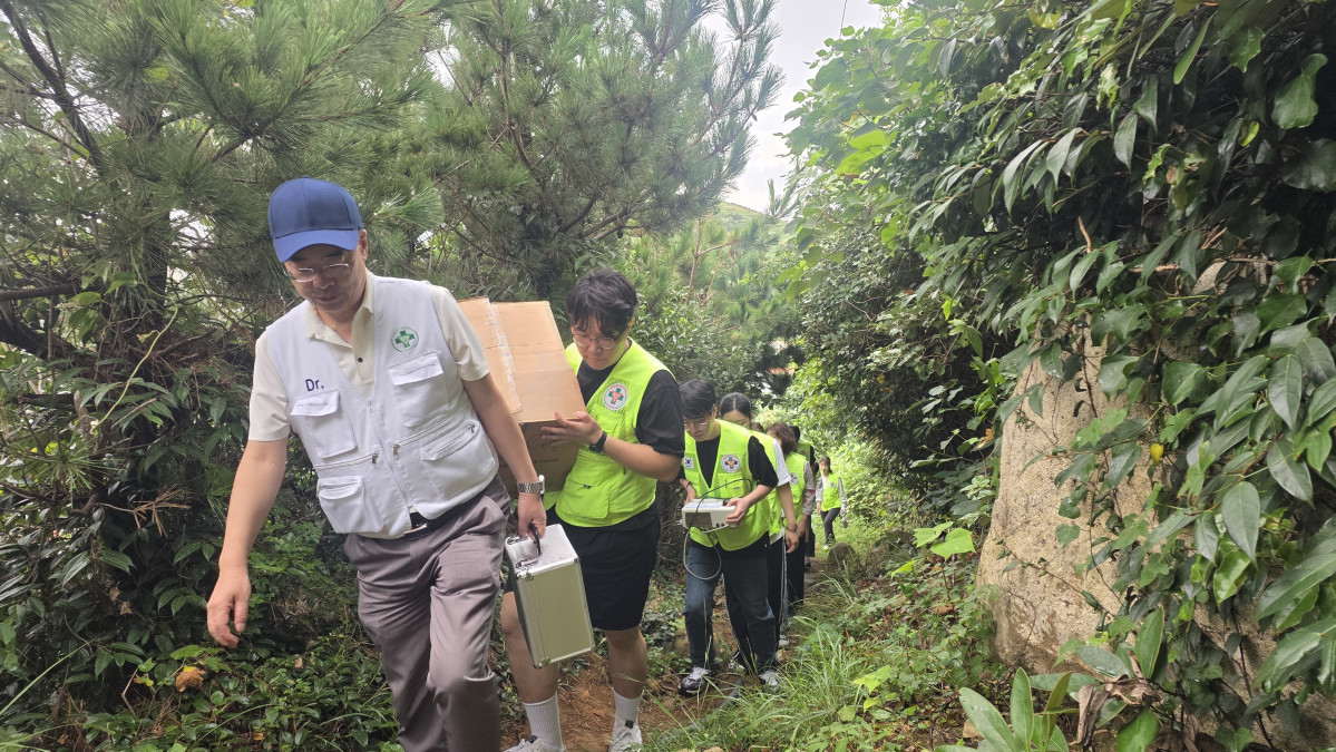 ▲국제의료봉사단체 그린닥터즈재단에서 통영매물도 의료봉사를 떠나고있다. (사진제공=그린닥터스)