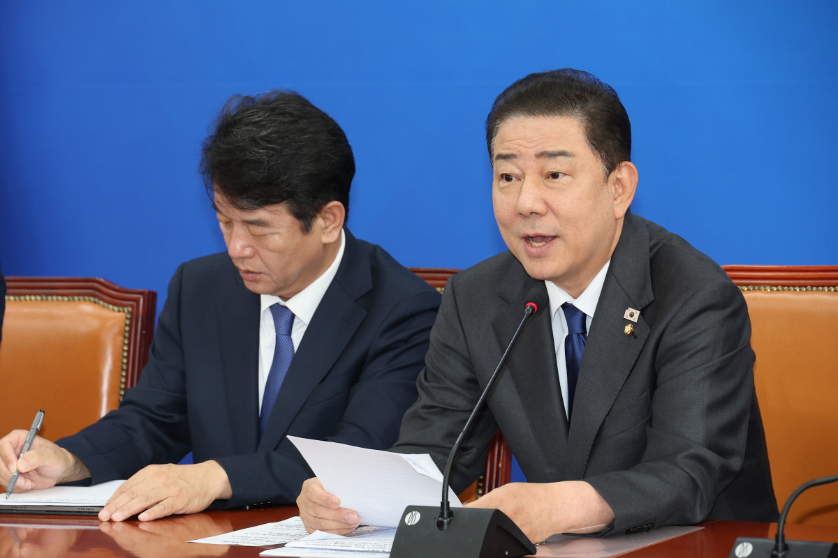 ▲김병기 더불어민주당 원내대표가 21일 서울 여의도 국회에서 취임 100일 기자간담회를 하고 있다. (연합뉴스)