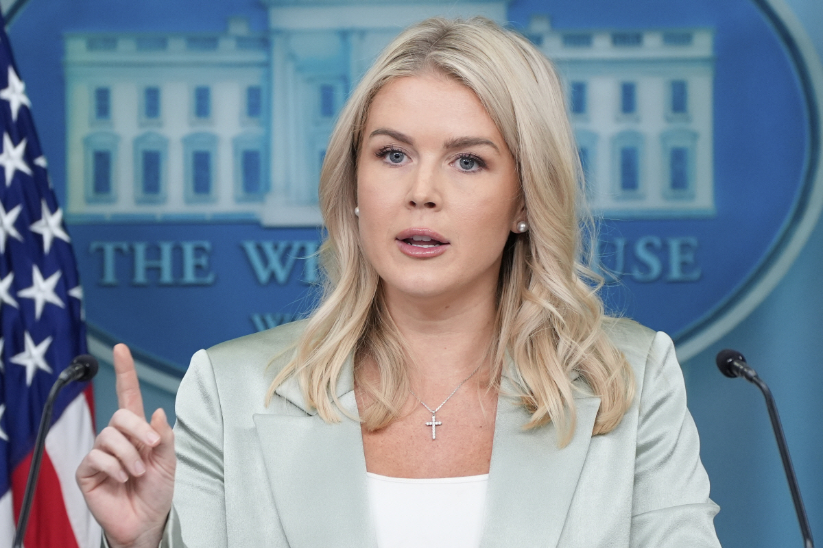 ▲캐롤라인 레빗 백악관 대변인이 9일 브리핑하고 있다. 워싱턴D.C./AP연합뉴스