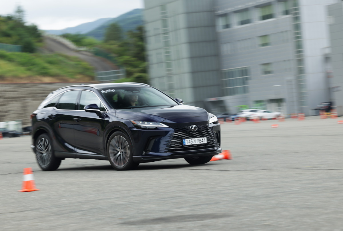 ▲토요타 가주 레이싱 모터스포츠 클래스에서 코너링 브레이킹을 하고 있는 차량. (사진=한국토요타자동차)