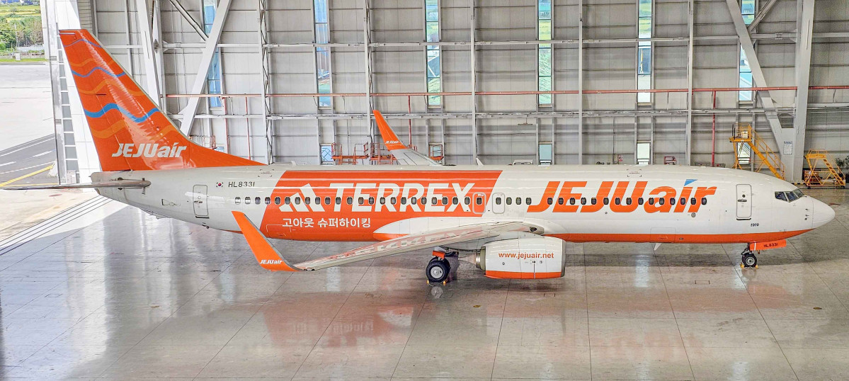 ▲제주항공과 고아웃X아디다스의 새로운 래핑기. (사진=제주항공)