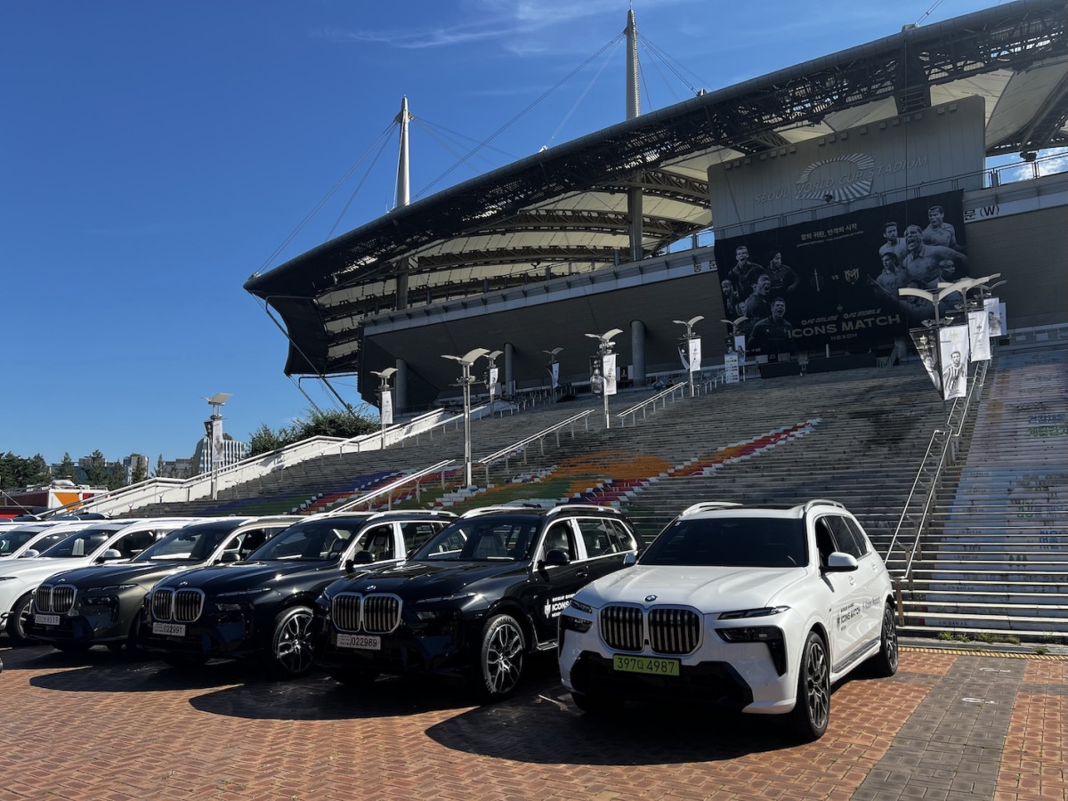 ▲코오롱 모터스는 13일부터 14일까지 서울월드컵경기장에서 개최된 ‘2025 아이콘 매치’의 공식 후원사로 현장 이벤트를 진행했다. (사진=코오롱 모터스)