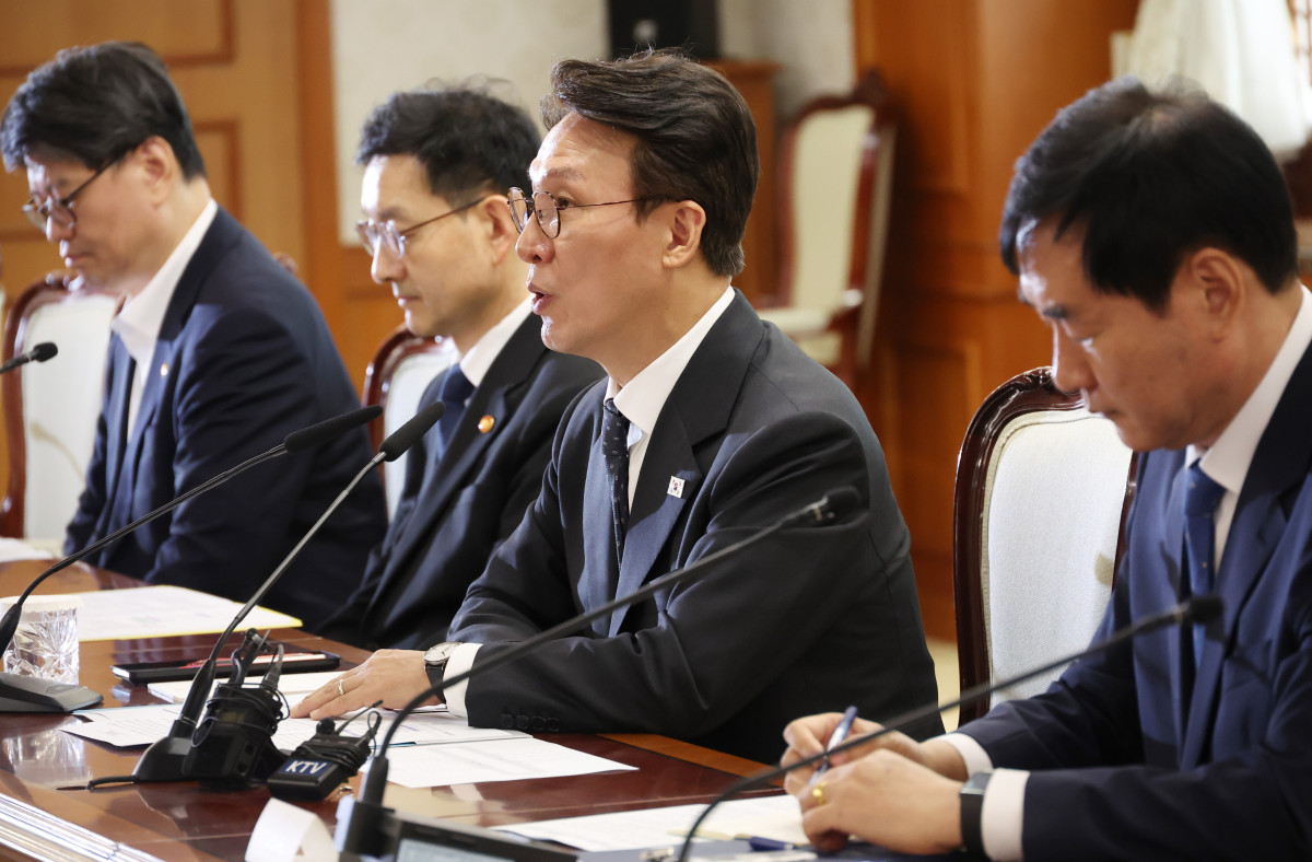 ▲ 김민석 국무총리가 22일 정부서울청사에서 열린 통신사 및 금융사 해킹사고 관련 긴급 현안 점검회의에서 발언을 하고 있다. (연합뉴스)