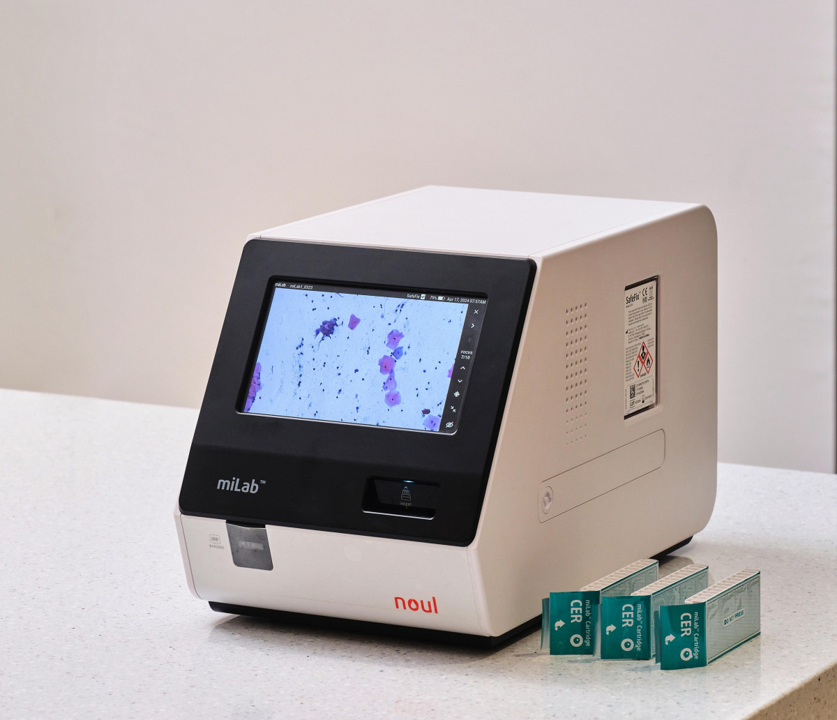 ▲노을 자궁경부암 진단 플랫폼과 카트리지. (사진제공=노을)