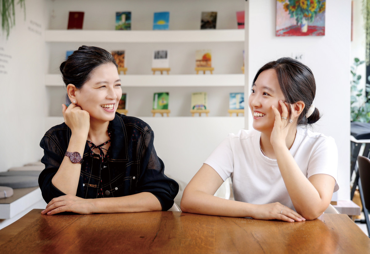 ▲본지 8월호에 소개한 윤여준 작가는 시어머니와의 교환 일기를 통해 고부 관계가 어떻게 달라질 수 있는지 보여줬다. (주민욱 프리랜서)