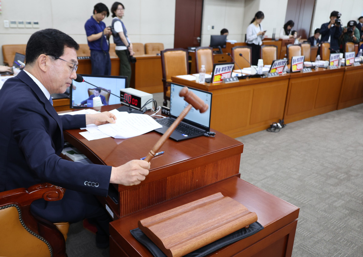 ▲정부조직법 일부개정법률안이 22일 오전 서울 여의도 국회에서 열린 행정안전위원회 전체회의에서 더불어민주당 등 여당의 주도로 통과되고있다. 2025.09.22.  (뉴시스)