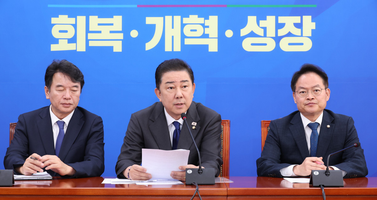 ▲김병기 더불어민주당 원내대표가 21일 오전 서울 여의도 국회에서 열린 취임100일 기자간담회에서 발언을 하고 있다. (사진=뉴시스)