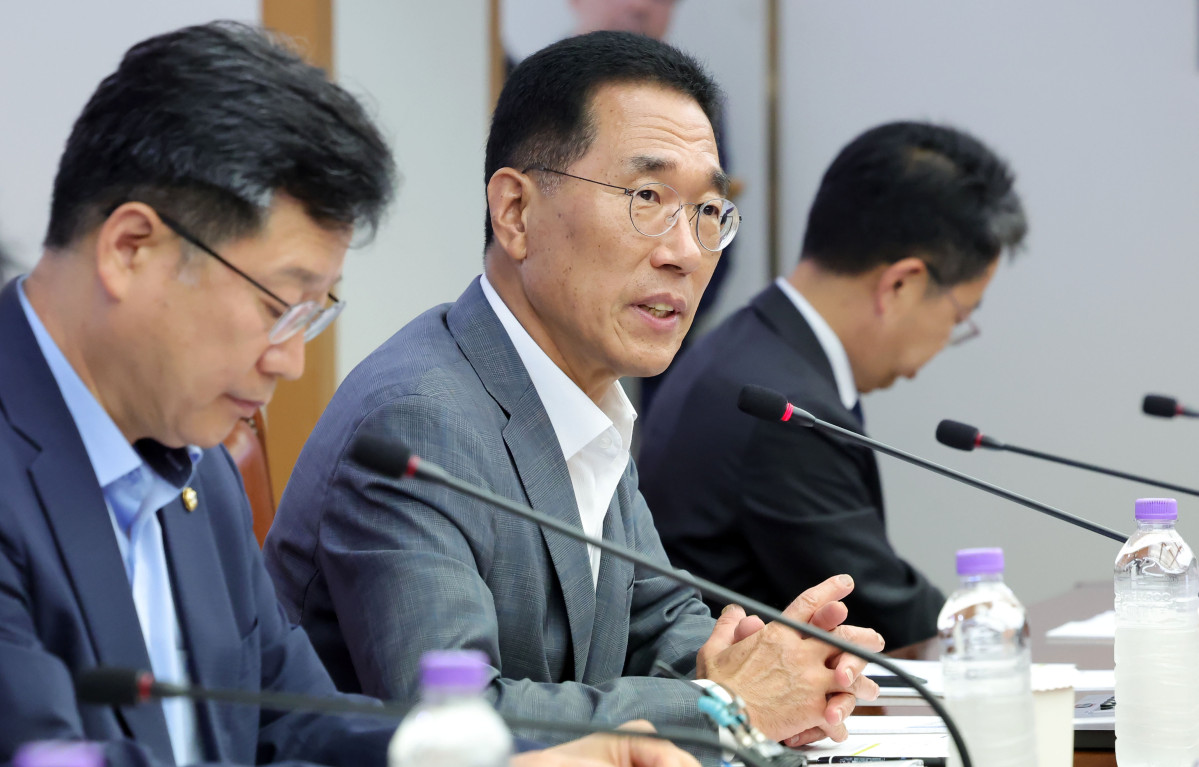 ▲김주영 국회 환경노동위원회(환노위) 더불어민주당 간사가 7월 14일 서울 마포구 한국경영자총협회에서 열린 더불어민주당 환노위-경제 6단체 노동정책(노동조합법 개정안) 간담회에서 발언하고 있다.  (사진=뉴시스)