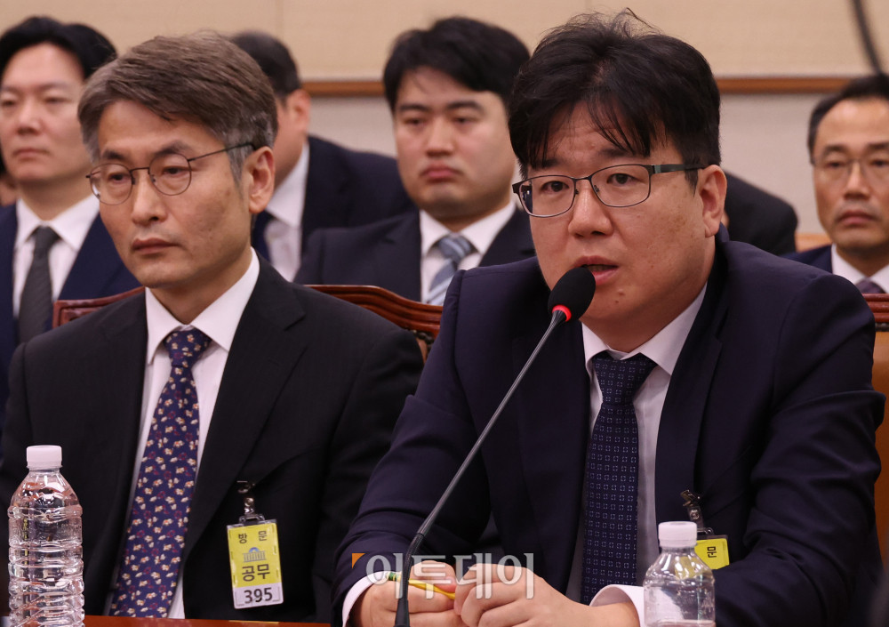 ▲22일 서울 여의도 국회 법제사법위원회에서 열린 검찰개혁 입법청문회에서 최재현 서울남부지검 검사가 의원 질의에 답하고 있다. 고이란 기자 photoeran@