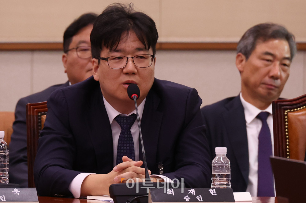 ▲22일 서울 여의도 국회 법제사법위원회에서 열린 검찰개혁 입법청문회에서 최재현 서울남부지검 검사가 의원 질의에 답하고 있다. 고이란 기자 photoeran@