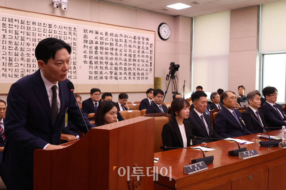 ▲22일 서울 여의도 국회 법제사법위원회에서 열린 검찰개혁 입법청문회에서 박상용 수원지방검찰청 부부장검사가 의원 질의에 답하고 있다. 고이란 기자 photoeran@