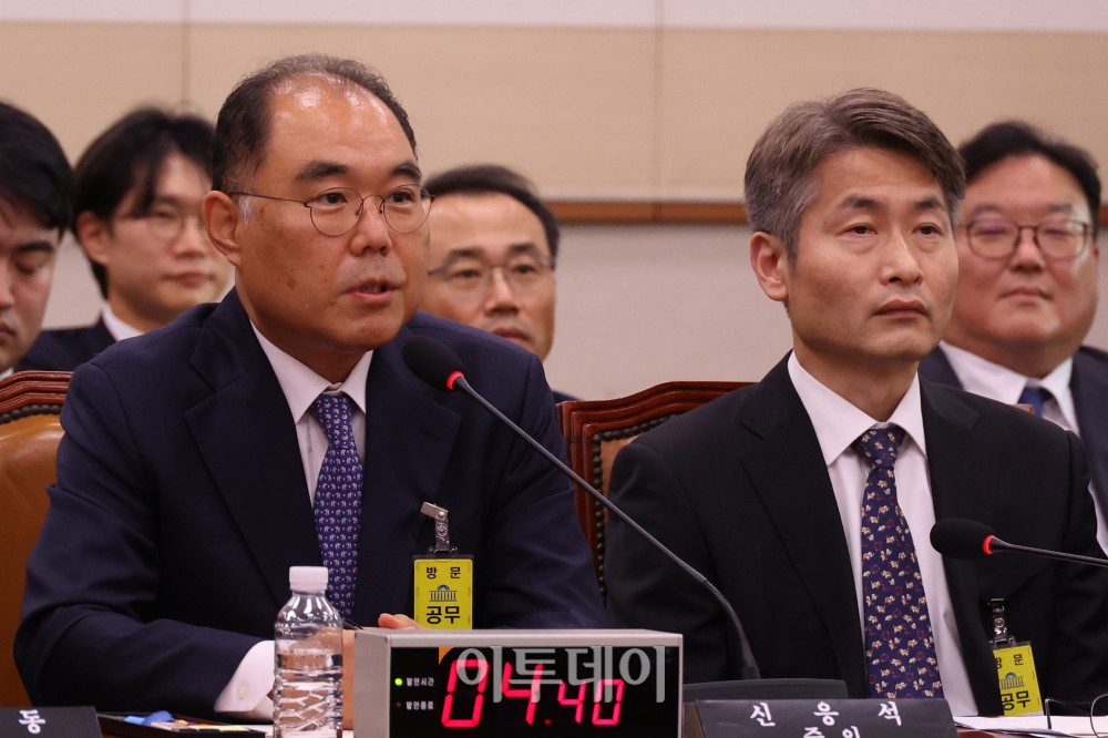 ▲22일 서울 여의도 국회 법제사법위원회에서 열린 검찰개혁 입법청문회에서  신응석 전 남부지방검찰청장이 의원 질의에 답하고 있다. 고이란 기자 photoeran@