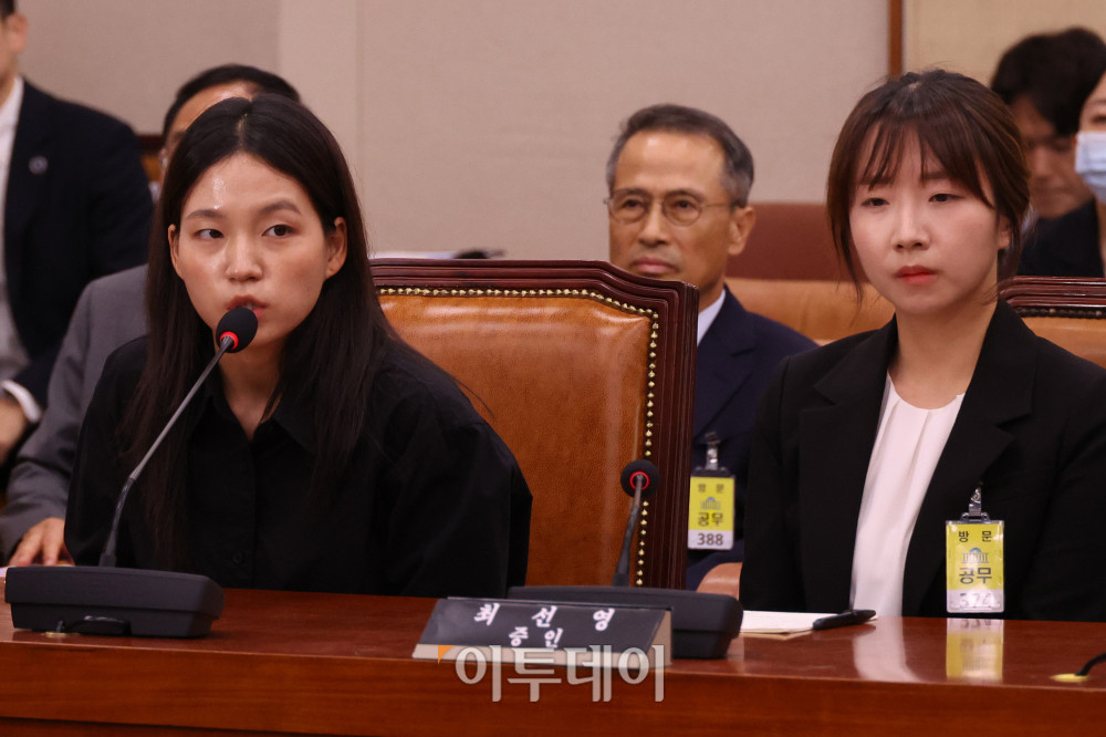 ▲22일 서울 여의도 국회 법제사법위원회에서 열린 검찰개혁 입법청문회에서 김정민 서울 남부지검 수사관이 의원 질의에 답하고 있다. 고이란 기자 photoeran@