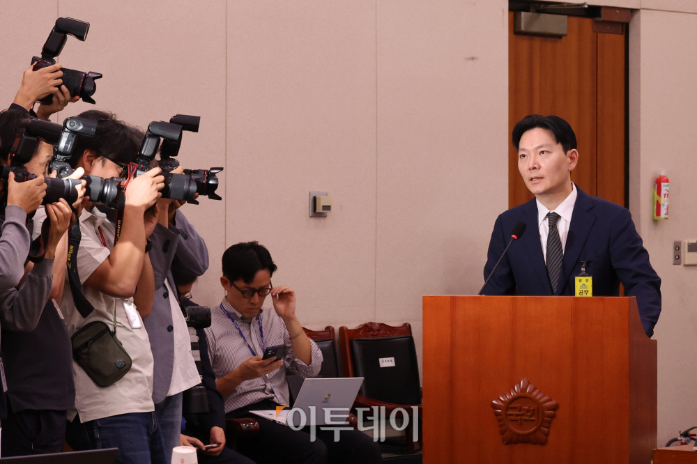 ▲22일 서울 여의도 국회 법제사법위원회에서 열린 검찰개혁 입법청문회에서 박상용 수원지방검찰청 부부장검사가 의원 질의에 답하고 있다. 고이란 기자 photoeran@