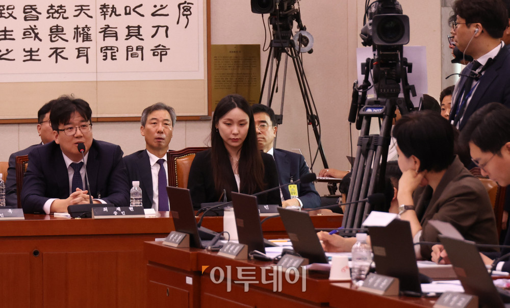 ▲22일 서울 여의도 국회 법제사법위원회에서 열린 검찰개혁 입법청문회에서 최재현 서울남부지검 검사가 의원 질의에 답하고 있다. 고이란 기자 photoeran@