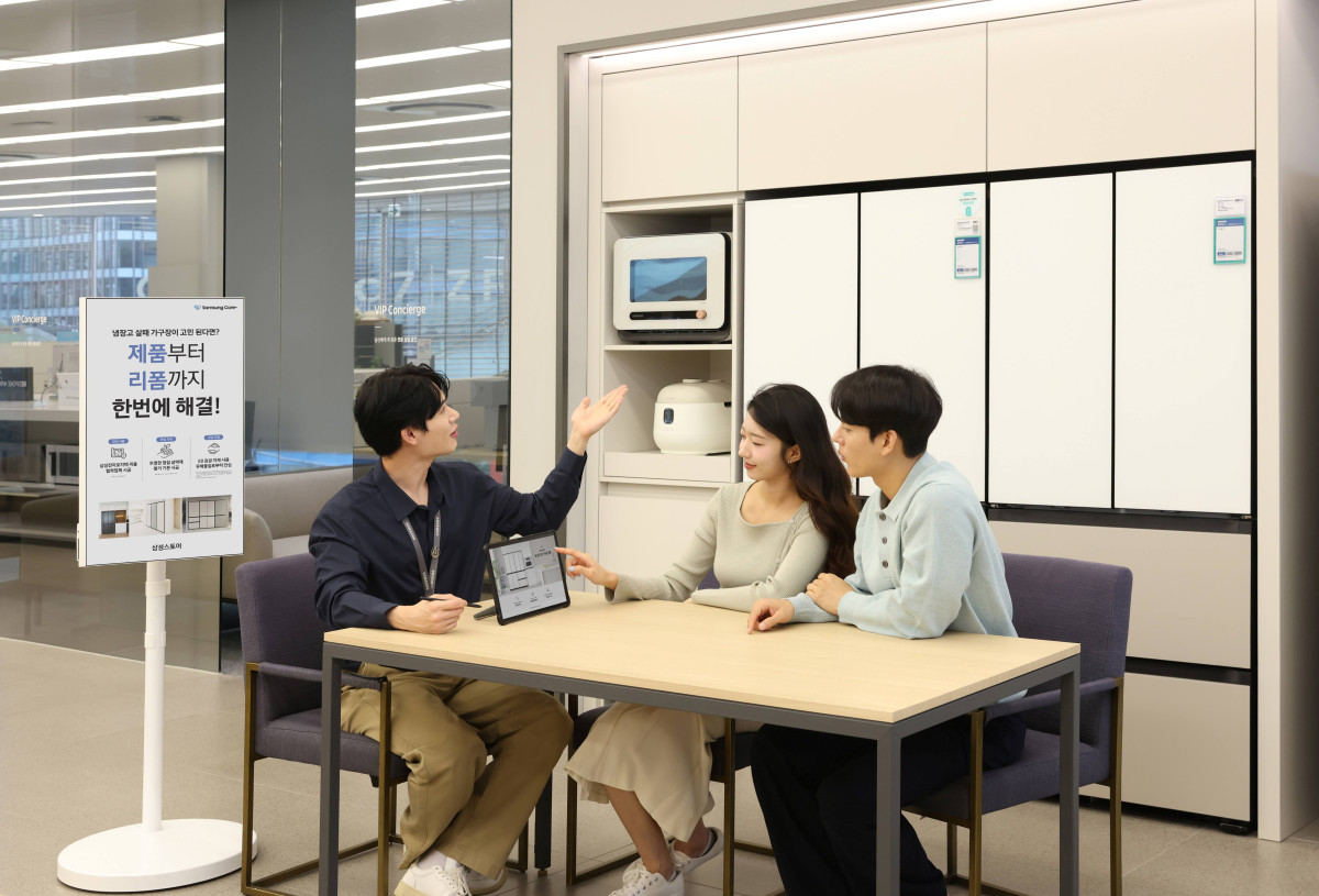 ▲삼성전자가 23일부터 가구장 리폼부터 제품 설치, 사후 관리까지 원스톱으로 제공하는 '가전 가구장 리폼 서비스'를 시작한다. (자료제공=삼성전자)