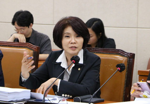 ▲국회 외교통일위원회 소속 더불어민주당 정책위의장 한정애 의원의 모습. (사진=한정애 의원실)