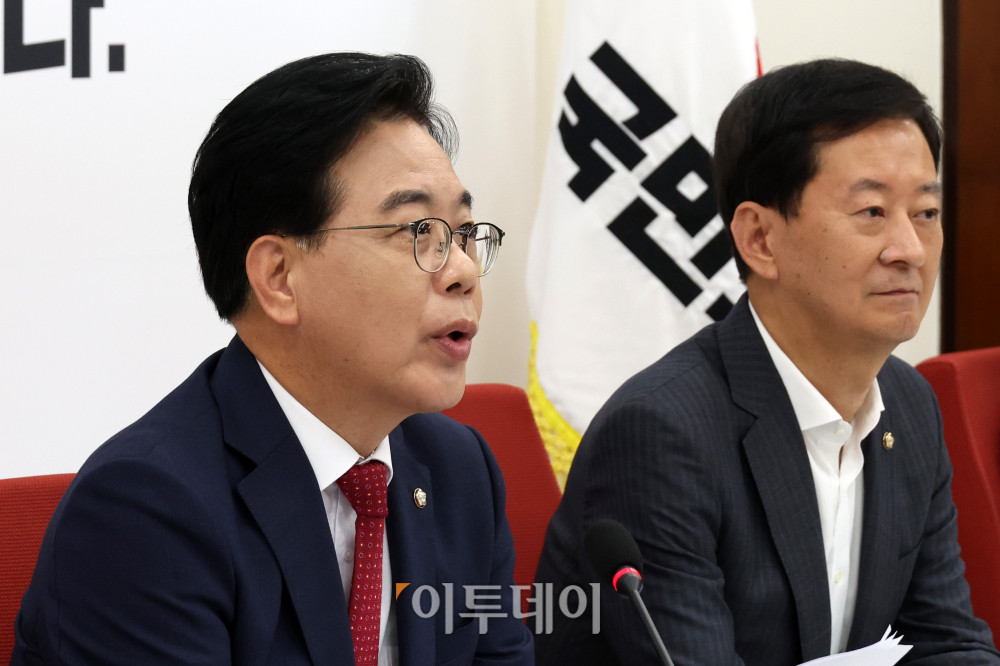 ▲송언석 국민의힘 원내대표가 23일 서울 여의도 국회에서 취임 100일 기자회견을 하고 있다. 고이란 기자 photoeran@