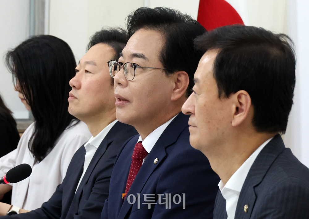 ▲송언석 국민의힘 원내대표가 23일 서울 여의도 국회에서 취임 100일 기자회견을 하고 있다. 고이란 기자 photoeran@