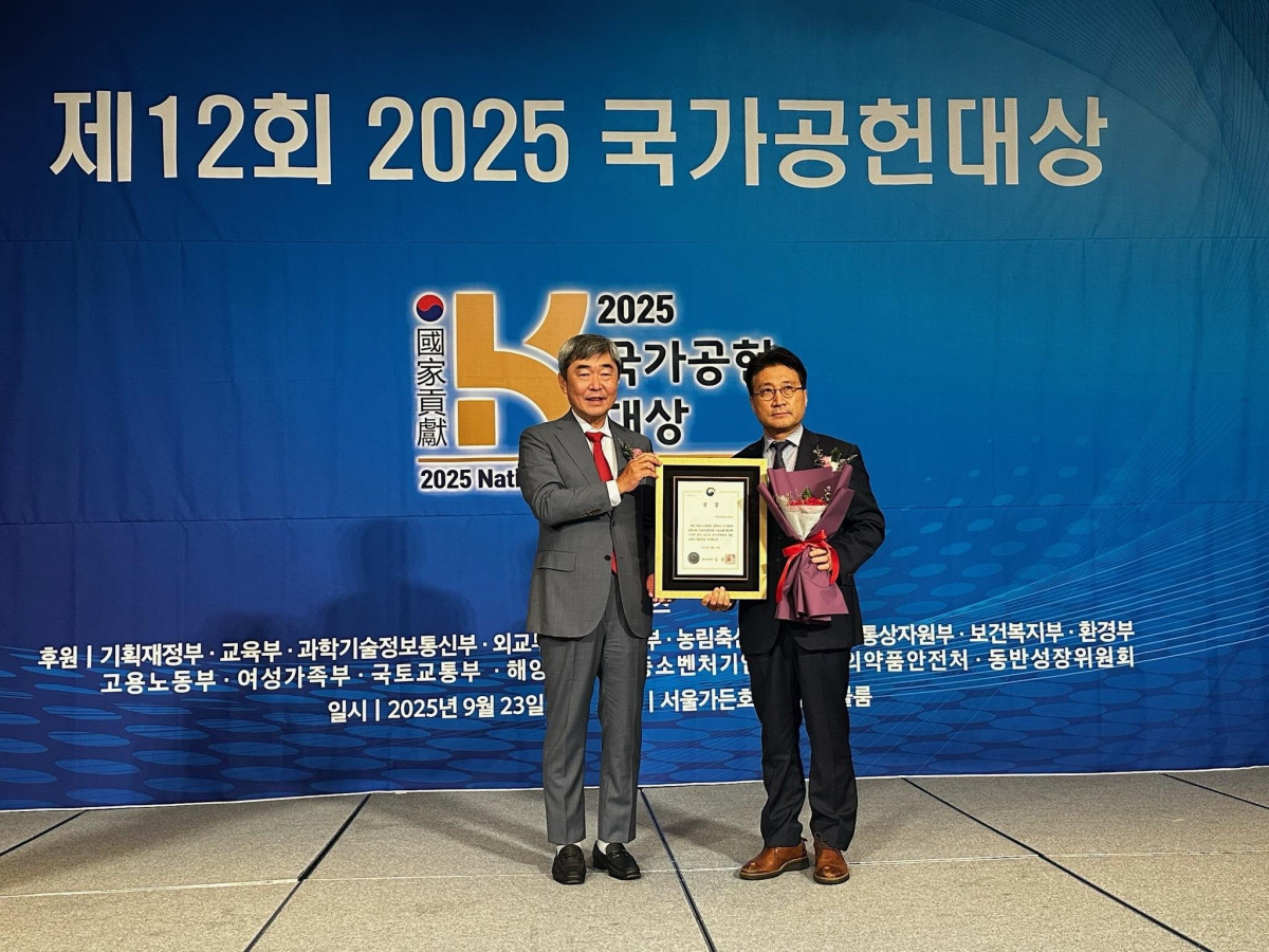 ▲경기주택도시공사(GH)가 공공부문 ESG 경영을 선도한 성과를 인정받아 ‘2025 국가공헌대상’ ESG경영부문 국토교통부장관상을 수상했다. (경기주택도시공사)