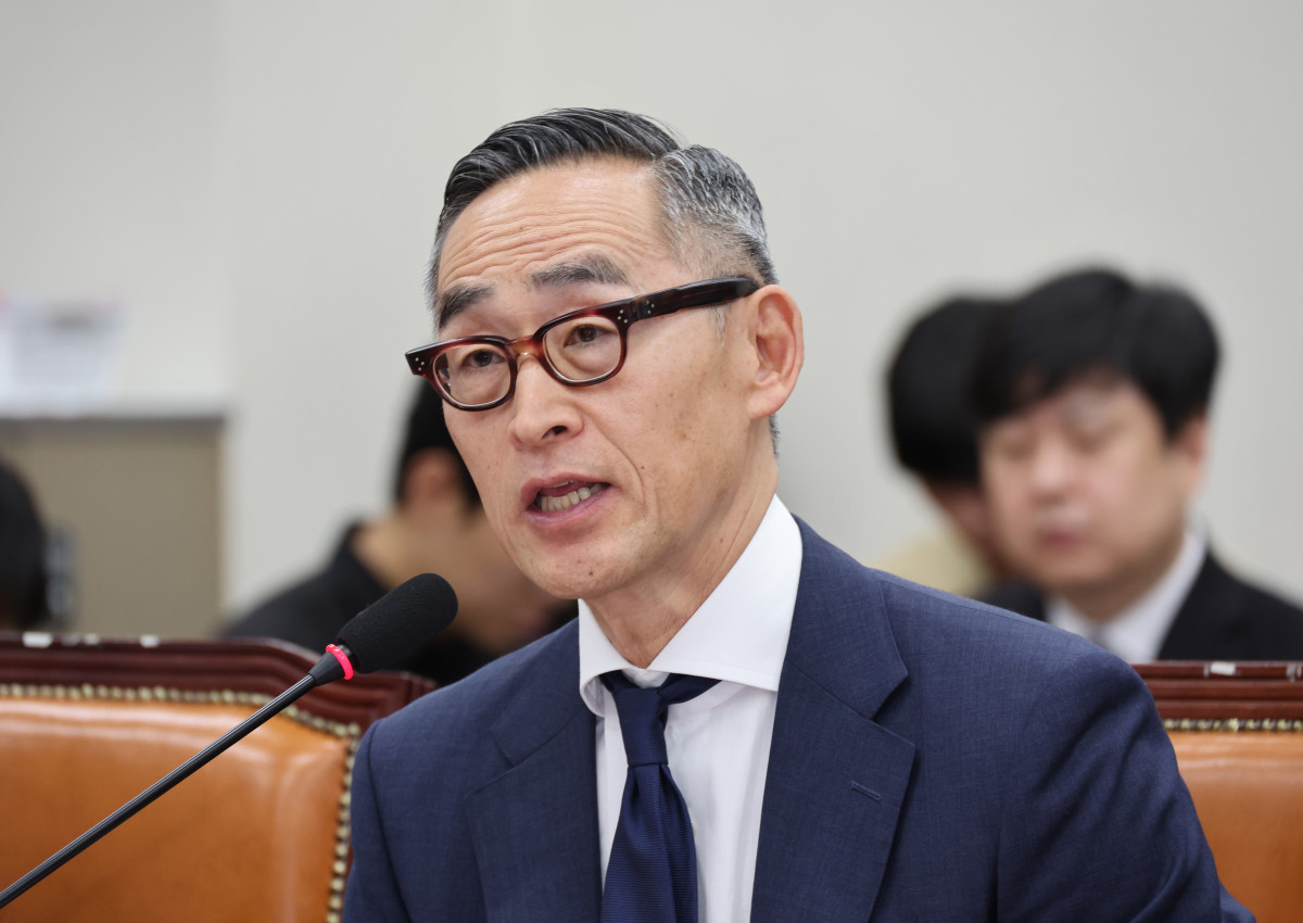 ▲윤종하 MBK파트너스 부회장이 23일 오전 서울 여의도 국회에서 열린 '국민의힘 정무위원회, 롯데카드 개인정보 유출사태 피해자 보호 방안 및 재발방지 대책 간담회'에서 질의에 답하고 있다.  (뉴시스)